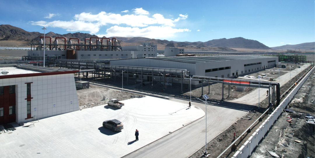 倍頭條 | 扎布耶鹽湖萬噸電池級碳酸鋰項目順利進(jìn)水，進(jìn)入試生產(chǎn)！